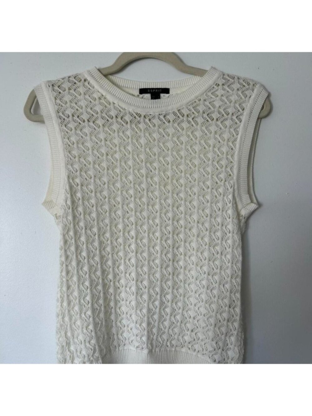 White crochet sleeveless knit sweater vest #crochet #knitwear